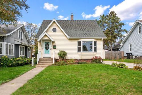 143 Maple St E, AMERY, WI, 54001-1122 | Card Image