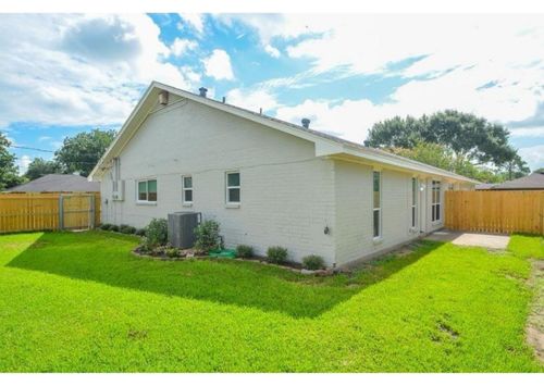 6315 Bowers St, Wallis, TX, 77485-9886 | Card Image