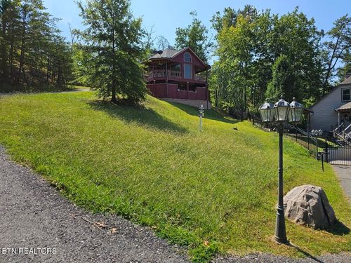 2 Village Cir, Sevierville, TN, 37862 | Card Image