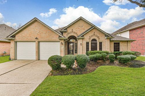 153 Greenridge Circle, League City, TX, 77573 | Card Image