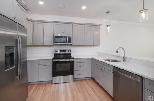 207-74 Rockingham Rd, Derry, NH, 03038-4145 | Card Image