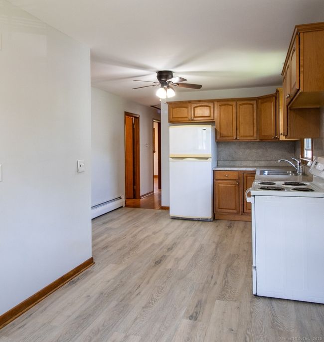 107 Travis Dr, House other with 3 bedrooms, 1 bathrooms and null parking in Bridgeport CT | Image 4