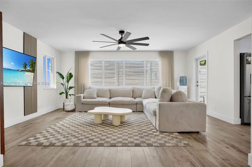 1301 Hollywood Blvd, Hollywood, FL, 33019-1517 | Card Image