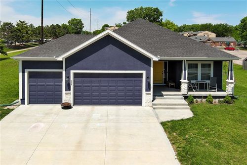 804 Merion St, Lansing, KS, 66043-2224 | Card Image