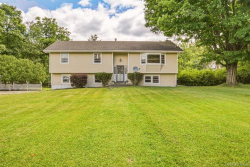 4 Hunt Dr, Florida, NY, 10921-3013 | Card Image