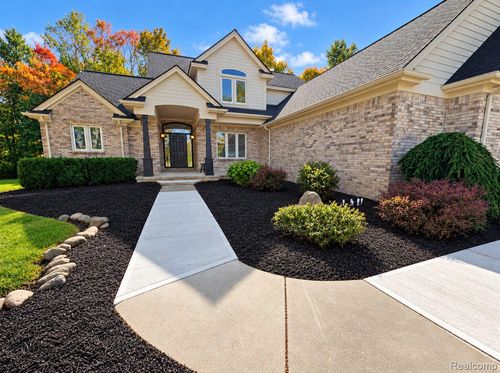 8149 Carpathian Drive, White Lake Charter Township, MI, 48386 | Card Image