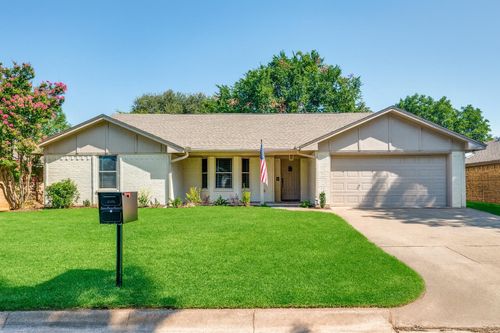 1015 De Pauw Dr, Arlington, TX, 76012-5338 | Card Image