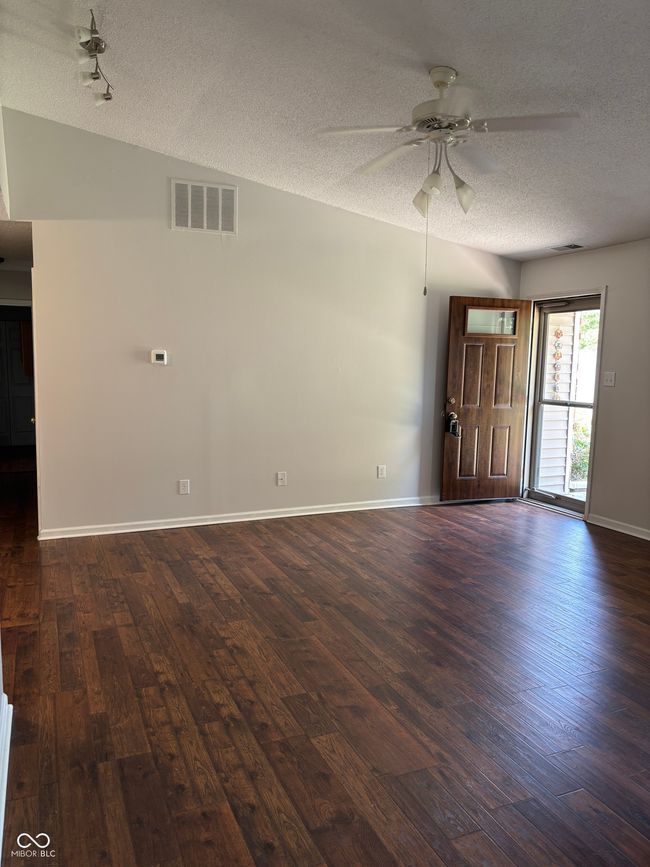 2770 Two Worlds Dr, Condo with 2 bedrooms, 2 bathrooms and null parking in Columbus IN | Image 5