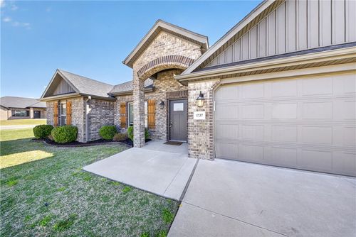 1737 Charismatic Dr, Prairie Grove, AR, 72753-6043 | Card Image