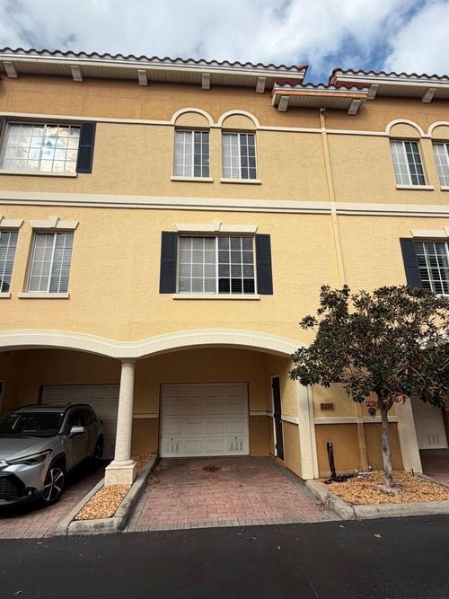 5220 W Kennedy Blvd, TAMPA, FL, 33609-1808 | Card Image