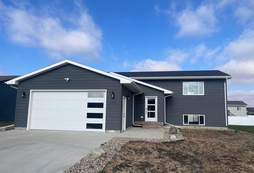 1109 Ne 32nd Avenue, ABERDEEN, SD, 57401 | Card Image