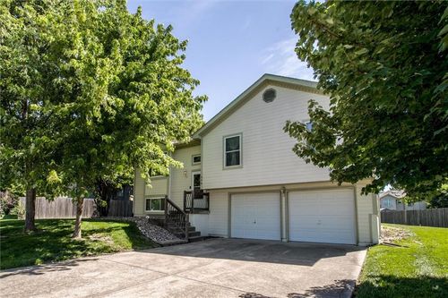 305 Pinetree Dr, Greenwood, MO, 64034-9209 | Card Image