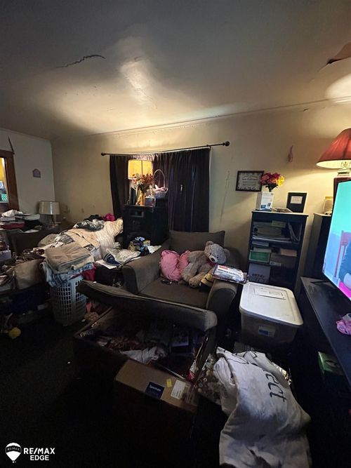 2020 Cooper Ave, Saginaw, MI, 48602-4828 | Card Image