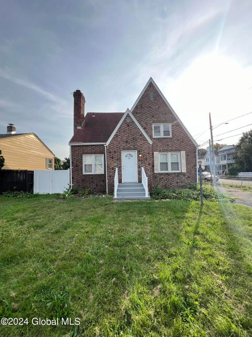 1-70 Beverly Ave, Albany, NY, 12206-3210 | Card Image