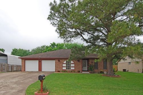 5421 Thistle Dr, Dickinson, TX, 77539-7117 | Card Image