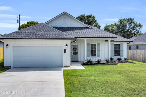153 Lemoyne St, Bay Saint Louis, MS, 39520 | Card Image