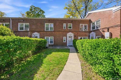 107-107 Hilltop Acres, Yonkers, NY, 10704-2848 | Card Image