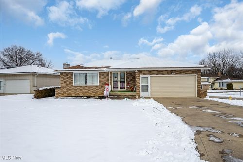 2000 Coventry Dr, Parma, OH, 44134-5745 | Card Image