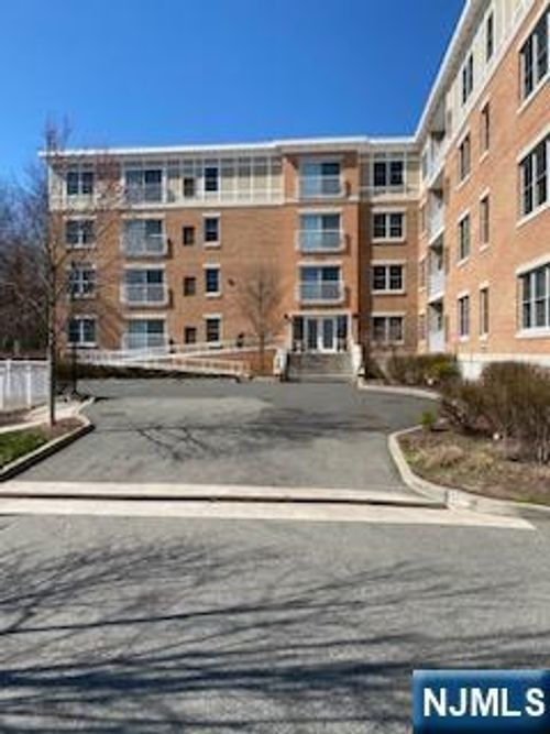106 Terrace Ave, Rochelle Park, NJ, 07662-3733 | Card Image