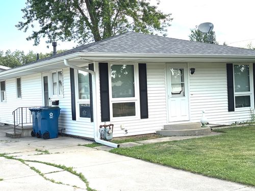 312 Water St, Earlville, IL, 60518-8049 | Card Image