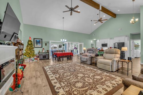 140 Spencer Spgs, Gallatin, TN, 37066-8782 | Card Image