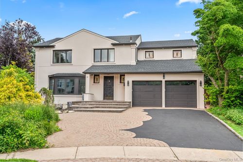 12 Foxhurst Ct, New Hyde Park, NY, 11040-1019 | Card Image