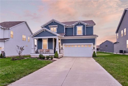 8135 Mustang Ln, Mentor, OH, 44060-5538 | Card Image