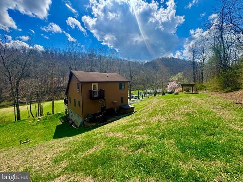 672 Buffalo Brink Rd, Mannington, WV, 26582-6112 | Card Image