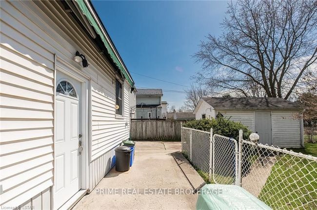 333 Vancouver St, House other with 2 bedrooms, 0 bathrooms and 3 parking in London ON | Image 5
