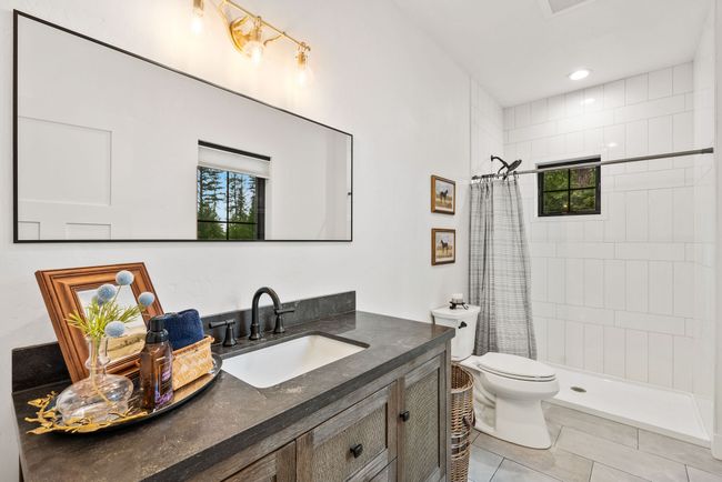Guest Bath 1 | Image 16