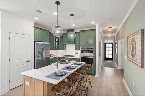 1028 36th St W, Hastings, MN, 55033-2658 | Card Image