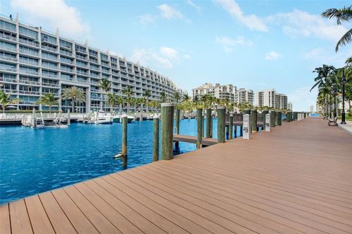 610-3001 Ne 185th St, Aventura, FL, 33180-3347 | Card Image