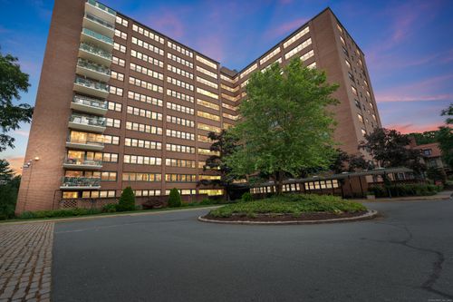 8p-31 Woodland Street, Hartford, CT, 06111 | Card Image
