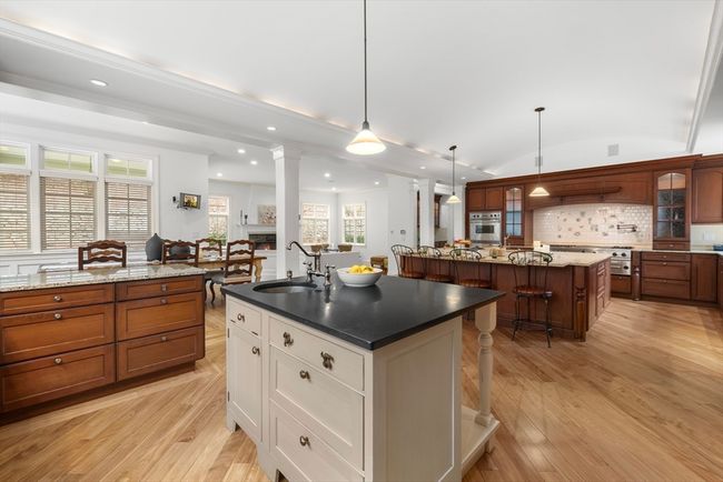 29 Philip St, House other with 6 bedrooms, 7 bathrooms and 6 parking in Medfield MA | Image 6