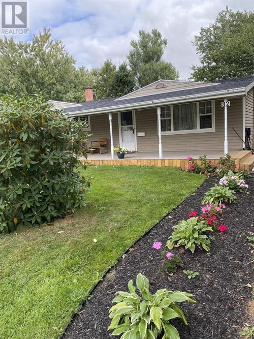82 Newland Cres, Charlottetown, PE, C1A4H7 | Card Image