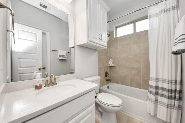 Upstairs bathroom | Image 42