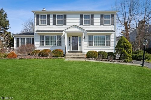 8 Dunnder Dr, Summit, NJ, 07901-1202 | Card Image