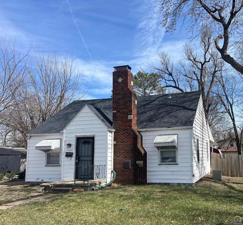 1020 Jewell Ave, Topeka, KS, 66604-1418 | Card Image