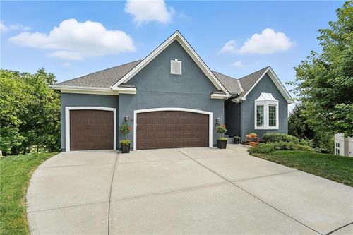 6025 Vardon Dr, Parkville, MO, 64152-4994 | Card Image