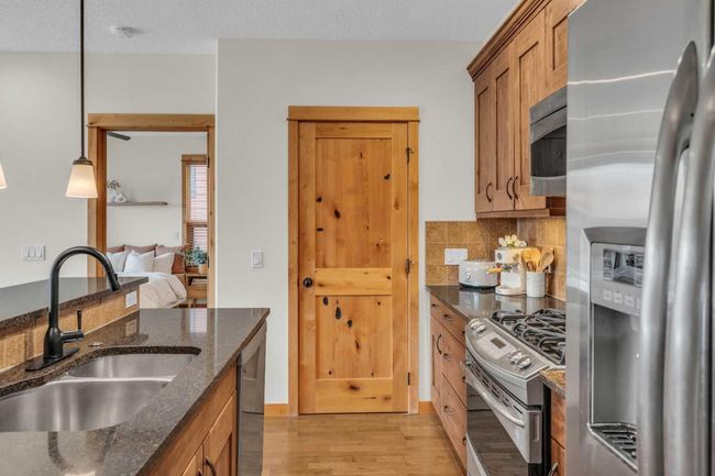201 - 2100B Stewart Creek Dr, Condo with 2 bedrooms, 3 bathrooms and 1 parking in Canmore AB | Image 20