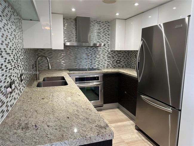 APT-2034 - 20505 E Country Club Dr, Home with 2 bedrooms, 2 bathrooms and null parking in Aventura FL | Image 11