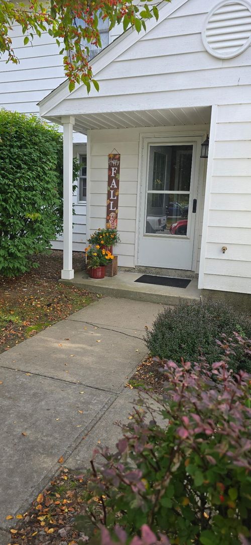 84 Maine Rd, Plattsburgh, NY, 12903-4001 | Card Image