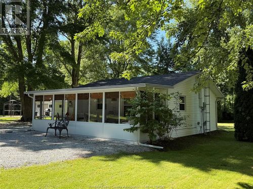 1031 E West Rd, Pelee Island, ON, N0R1M0 | Card Image