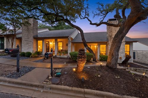 8821 Honeysuckle Trail W, Austin, TX, 78759 | Card Image