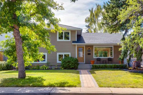 2547 Chicoutimi Dr Nw, Calgary, AB, T2L0W4 | Card Image