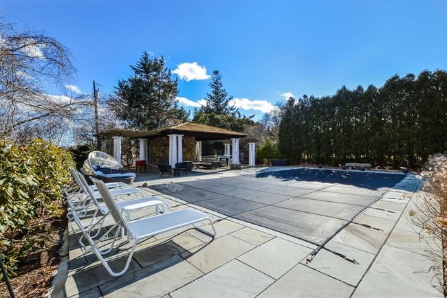 3 E High St, House other with 4 bedrooms, 5 bathrooms and 6 parking in Dartmouth MA | Image 34