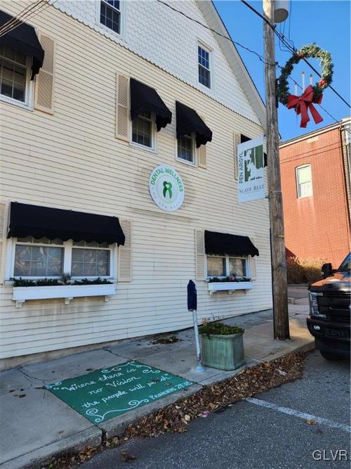 225 S Robinson Ave, Pen Argyl, PA, 18072-1946 | Card Image