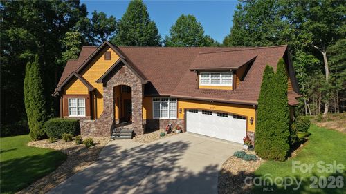 487 Cross Creek Dr, Marion, NC, 28752-8204 | Card Image