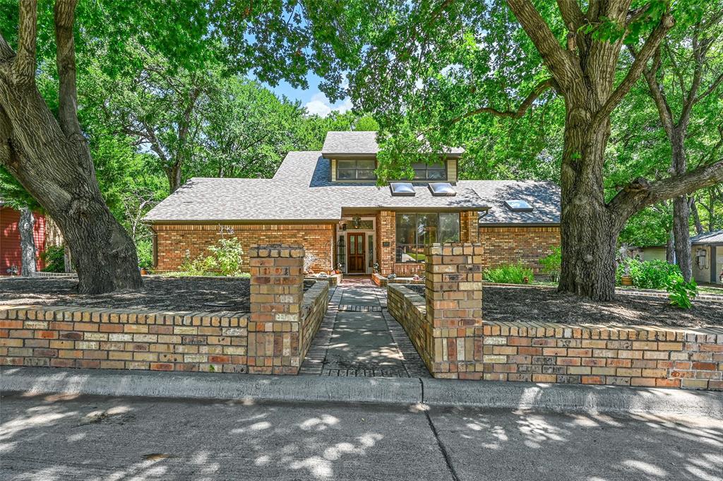 Coronado Dr, Grand Prairie, TX 75052