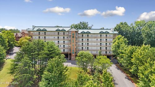 1502-818 Golf View Blvd, Pigeon Forge, TN, 37863-4126 | Card Image